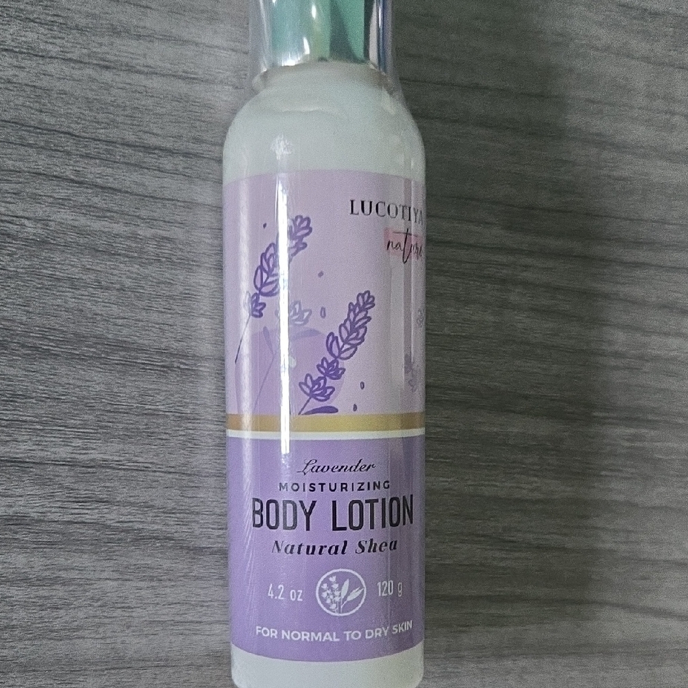 Lavender Moisturizing Body Lotion Natural Shea 4.2 Oz New Without Tags NWOT